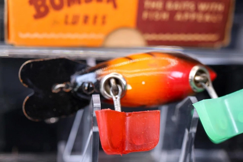 EN CAJA - Señuelo de pesca vintage bombardero de madera naranja negro costillas Crankbait Foto 4 de 4