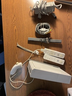 Nintendo RVL-101 Wii Console - White With Two Controllers