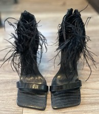 NWT FEATHER STRAPPY HEEL🖤👡