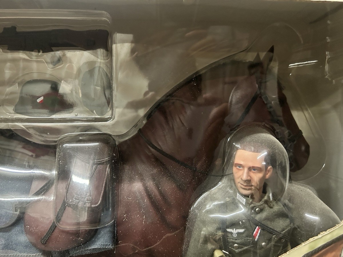 Dragon 1:6 12” Figure & Horse WW2 Eastern Front 1944 - Blitz and
