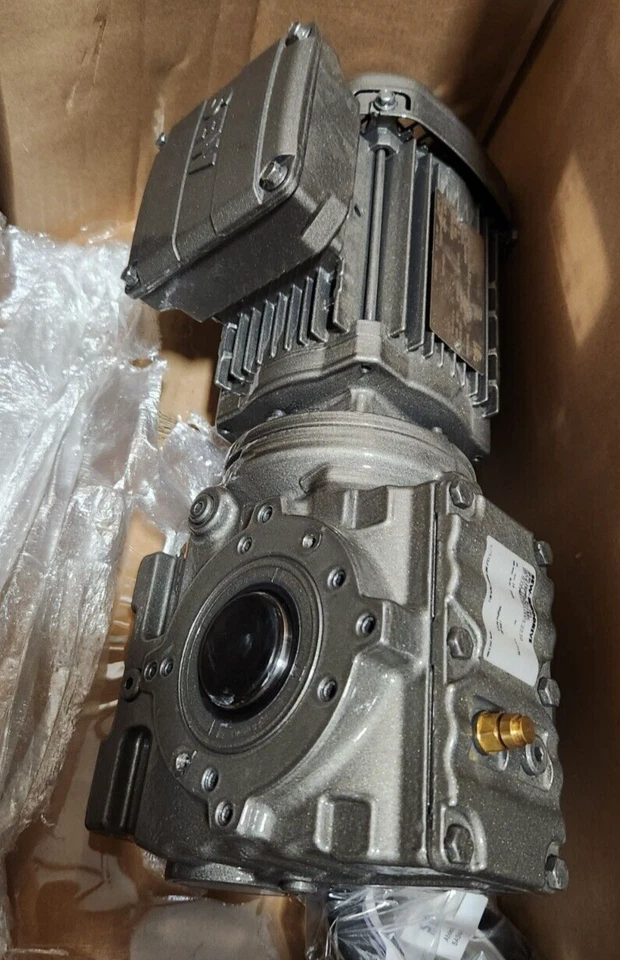 MOTORREDUCTOR COSER, 84.00:1 13RPM 1.25" LADO EJE A SA47/T DRN71M6 Foto 2 de 3