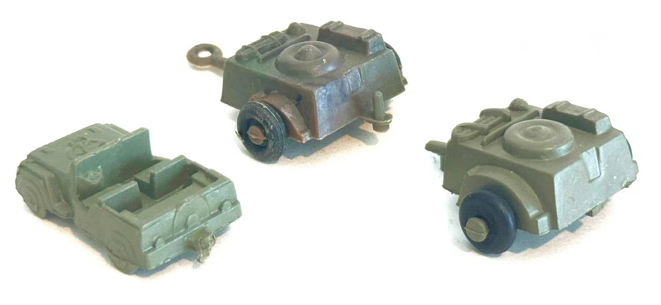 Lote de 22 coches miniatura de plástico MPC vintage de juguete con tarro de vidrio (circa años 50) Foto 4 de 4