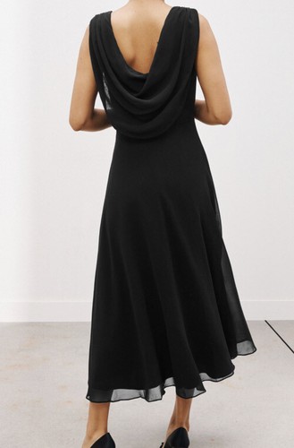 Abito John Lewis con scollo a V in chiffon impreziosito da paillettes, chiffon nero - Foto 2 di 10