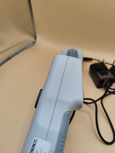 One Brandtech Handystep Electronic Pipette repeater With Charging Stand - Picture 3 of 14
