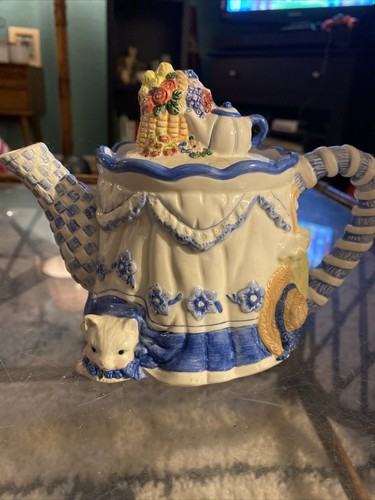 Avon White & Blue Ceramic Teapot -Cat, Basket of Flowers, Hat, Umbrella - Picture 2 of 9