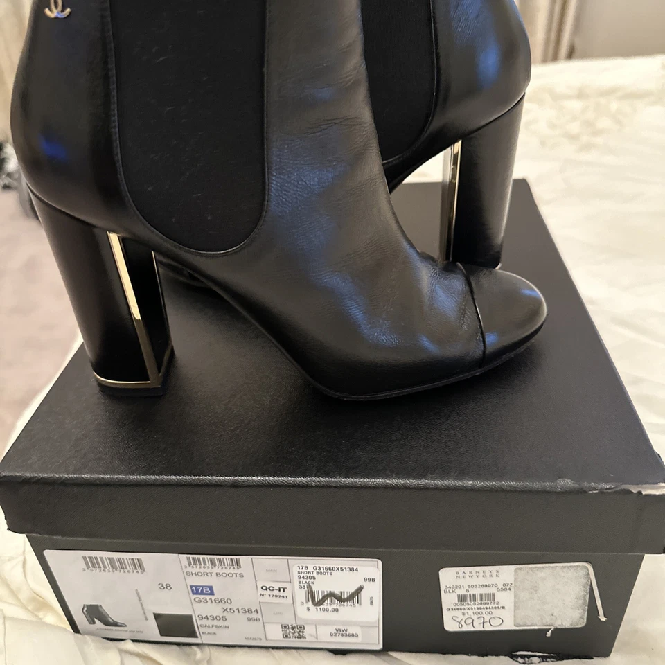 Botines Chanel CC Logo Cuero Negro Tacón al Tobillo Talla 38 Excelente Estado⭐️ Foto 3 de 4