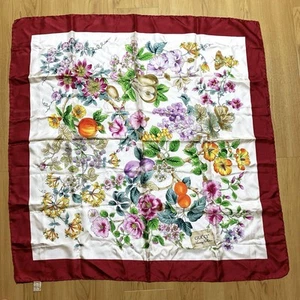 Gucci grande écharpe motif floral fruits vintage unisexe rouge foncé avec étiquette soie
