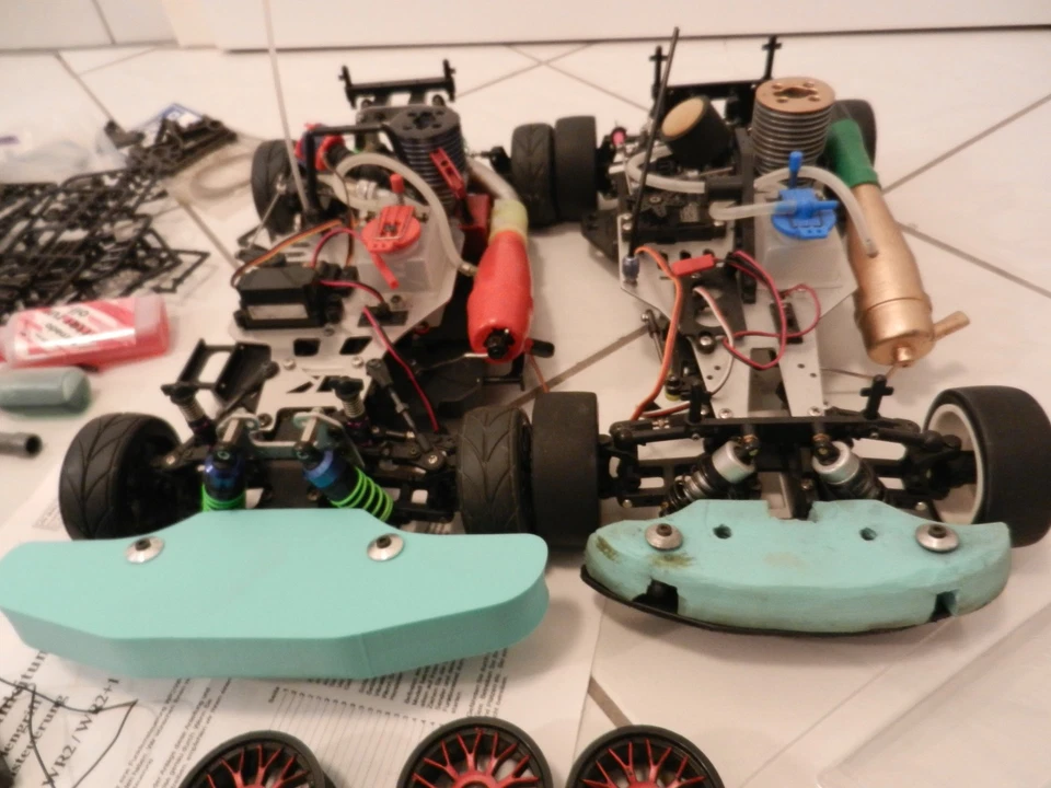 Kyosho Pure Ten Spider MK I und MK II mit viel Ersatzteilen, Felgen und Zubehör - Bild 3 von 4