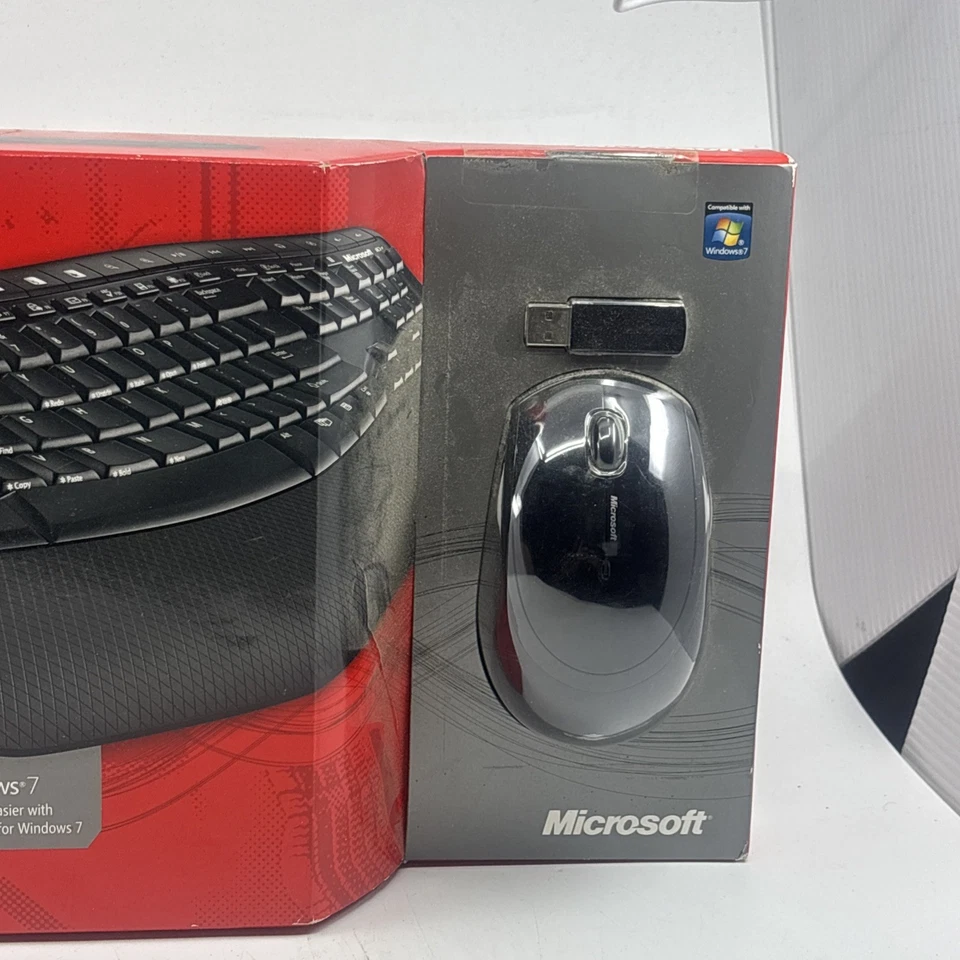 Microsoft wireless comfort desktop 5000 New Sealed model number 1394, 1387, 1423 - Image 2 of 4