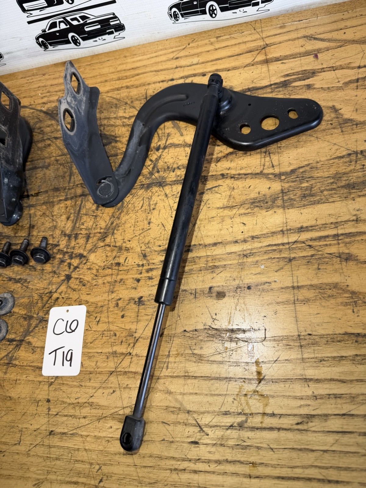 Chevrolet Corvette 2005-2013 Front Right Engine lid hinges Set