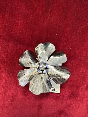 Cute Silver Tone Flower Stretch Ring By Arden B NWT