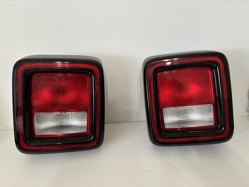 2018-2021 Jeep Wrangler JL Taillights - Drivers Side Has Crack - Bild 1 von 6