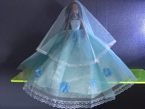 Robe De Mariee Voile Collier Plus Chaussures Pour Poupee Barbie Le Tout Est Neuf Ebay