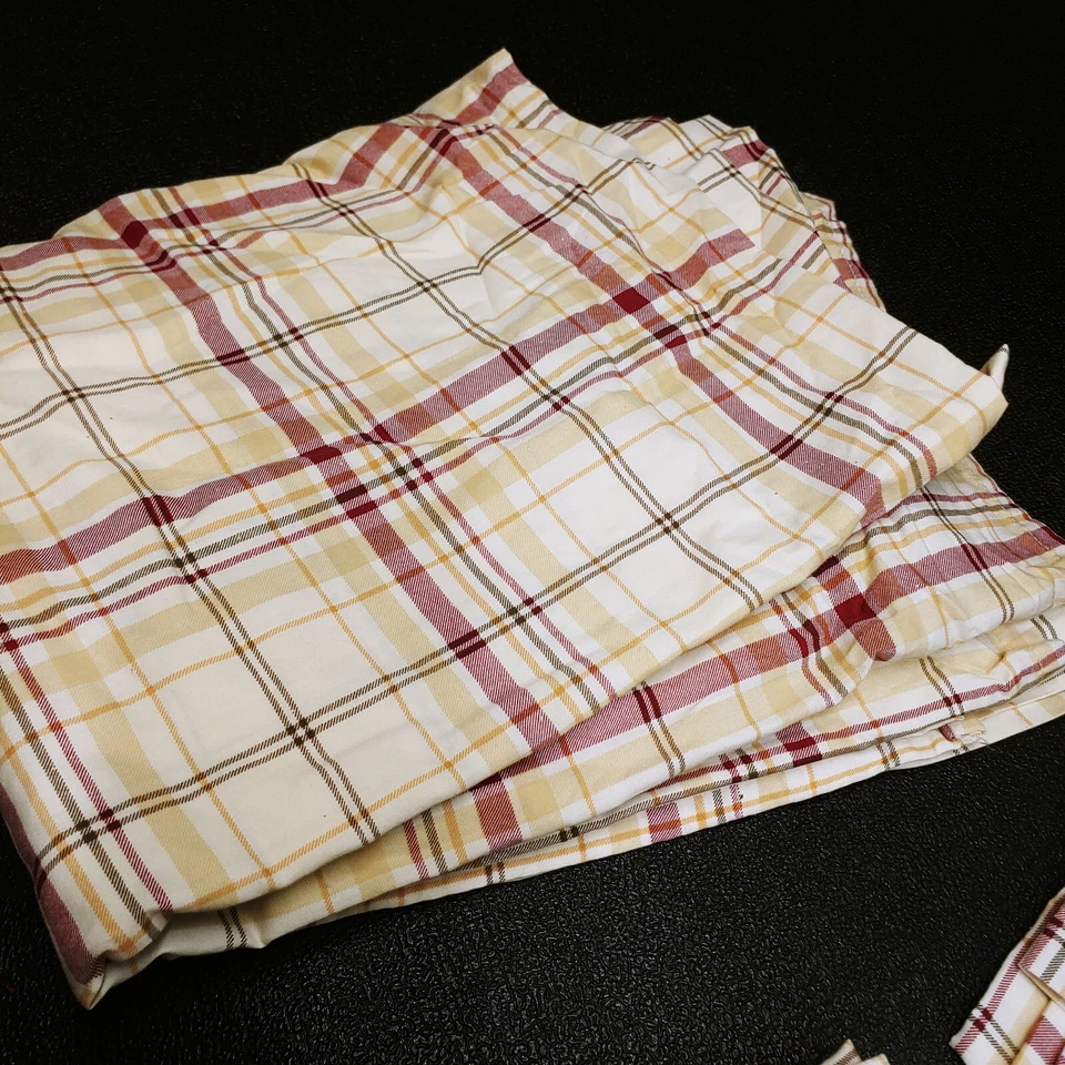 Juego de sábanas planas y fundas de almohada a cuadros rojos Mainstays tamaño doble Foto 4 de 4