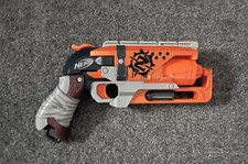 Nerf A4325 Zombie Strike Hammershot - A Wild Barrell Action Launcher 