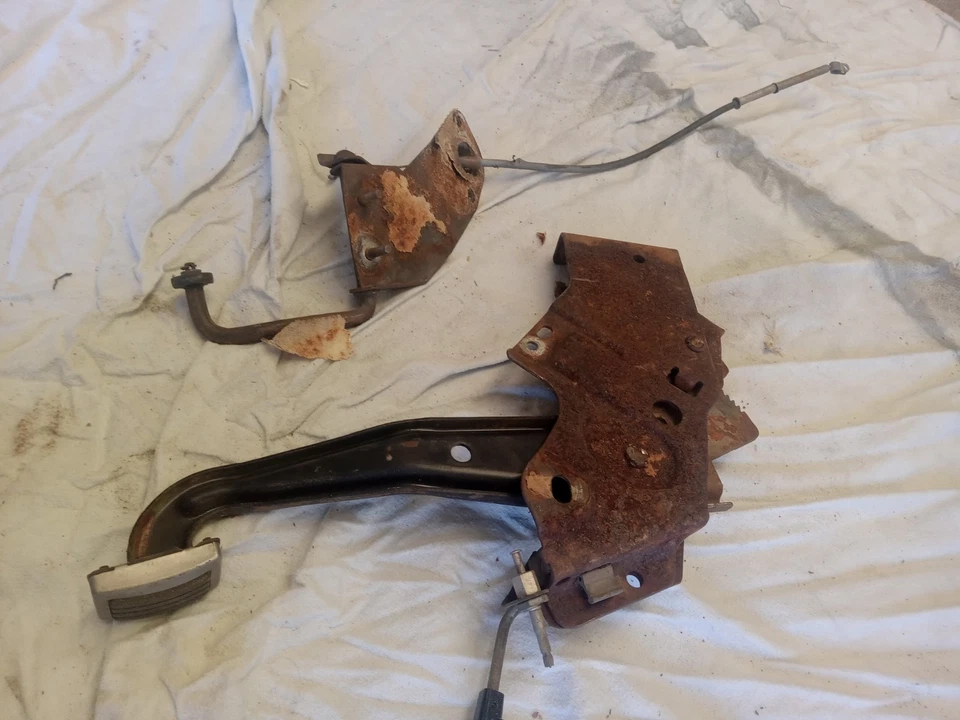 Dodge Charger 1966-1970 mecanismo de freno de estacionamiento y acelerador de acoplamiento del pedal de gasolina Foto 2 de 3