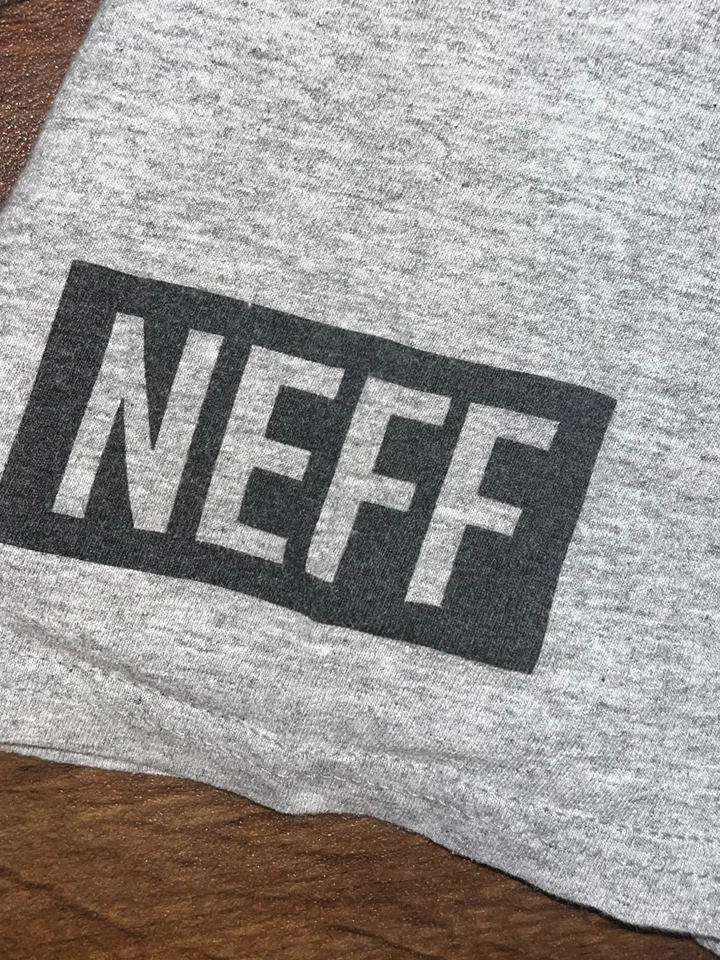 Camiseta Neff Grogu X The Mandarlorian Baby Yoda Star Wars Gris Talla Grande Gráfica Foto 4 de 4