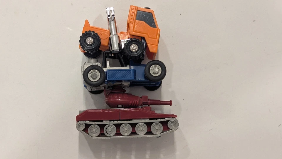 Vintage G1 Transformers Beachcomber Brawn Wheelie Cosmos Pipes Lot - Image 4 of 4