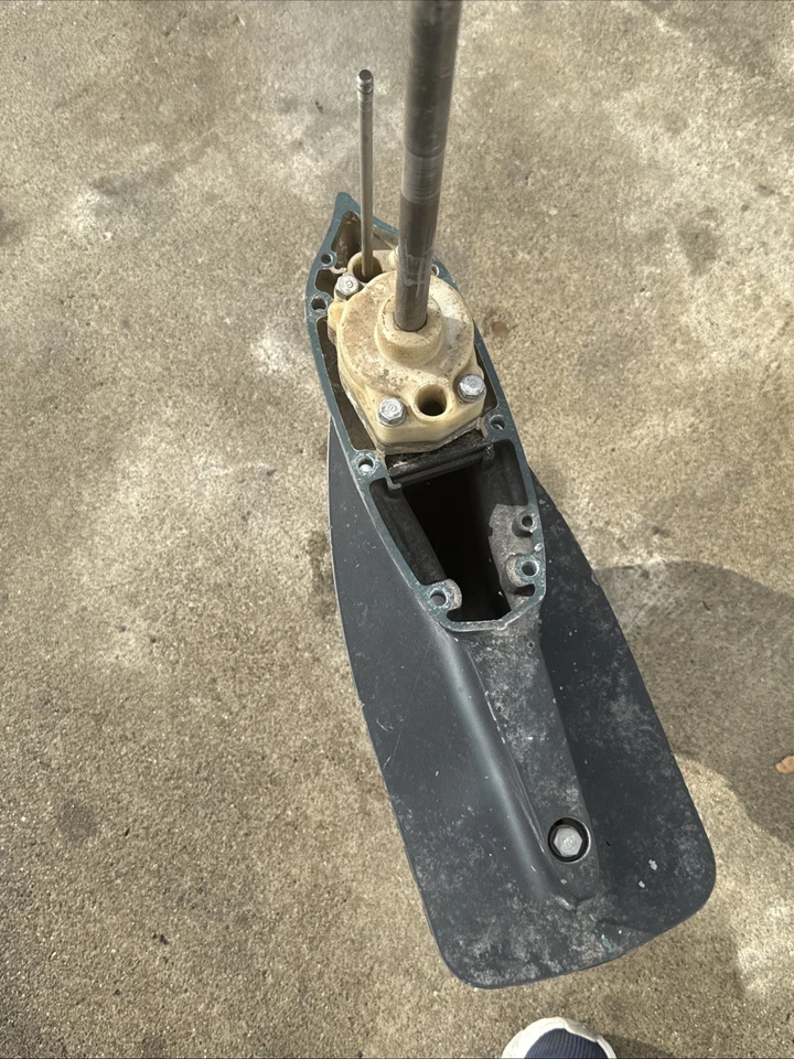 Caja de cambios unidad inferior Mariner Yamaha 2 tiempos 2 cilindros 40 HP 20" PN 1651-9681M Foto 3 de 4