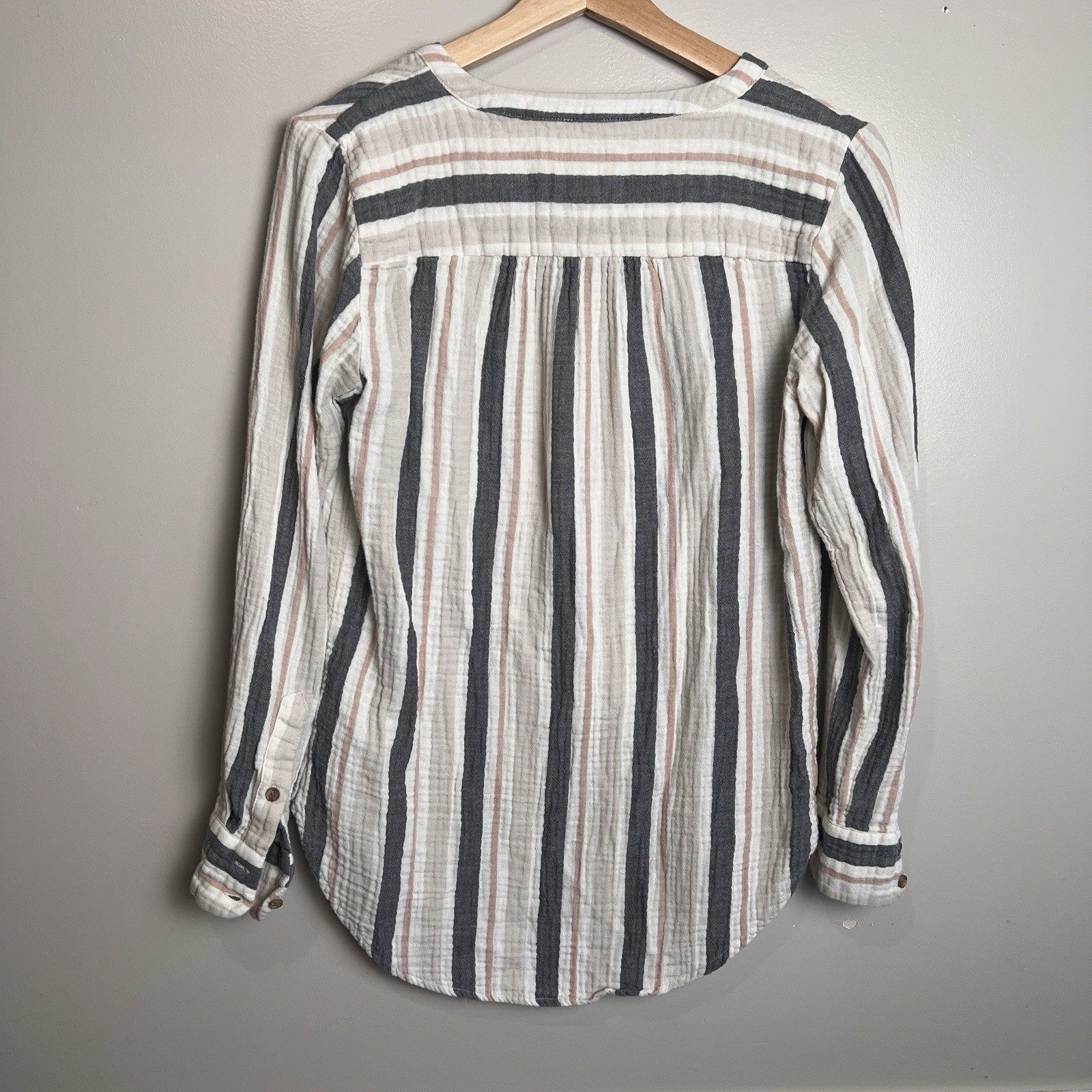 Universal Thread Long Sleeve 3-Button Down Shirt … - image 3