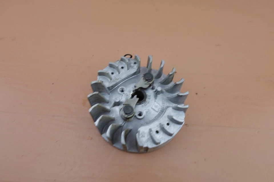 Motosierra Olympic 254 OEM volante 5523V Foto 3 de 4