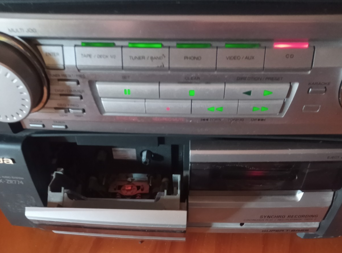 Aiwa Stereo CX-ZR774 AM/FM radio CD CASSETTE RECORD PLAYER & 2