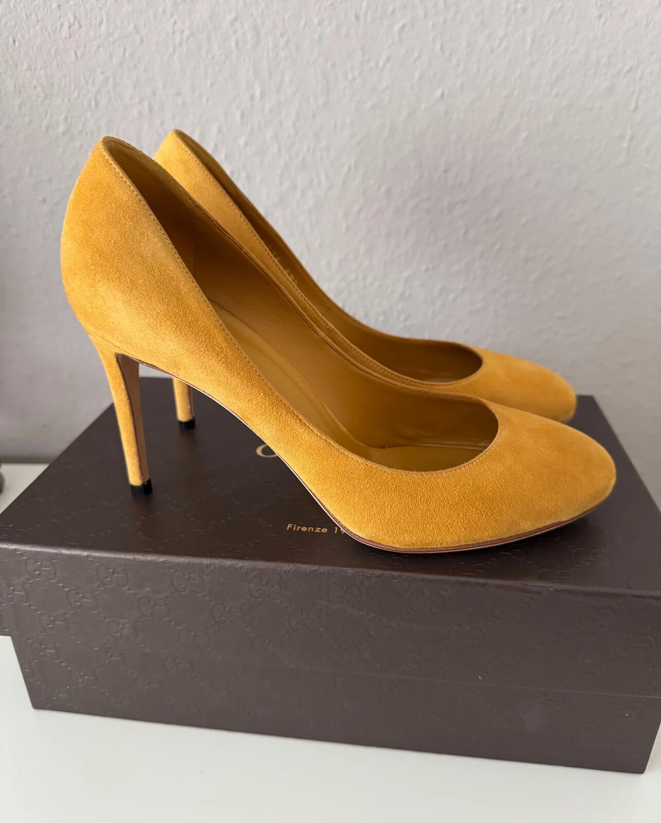 Escarpins GUCCI chaussures femmes talons moutarde jaune daim pointure 39,5 emballage d'origine