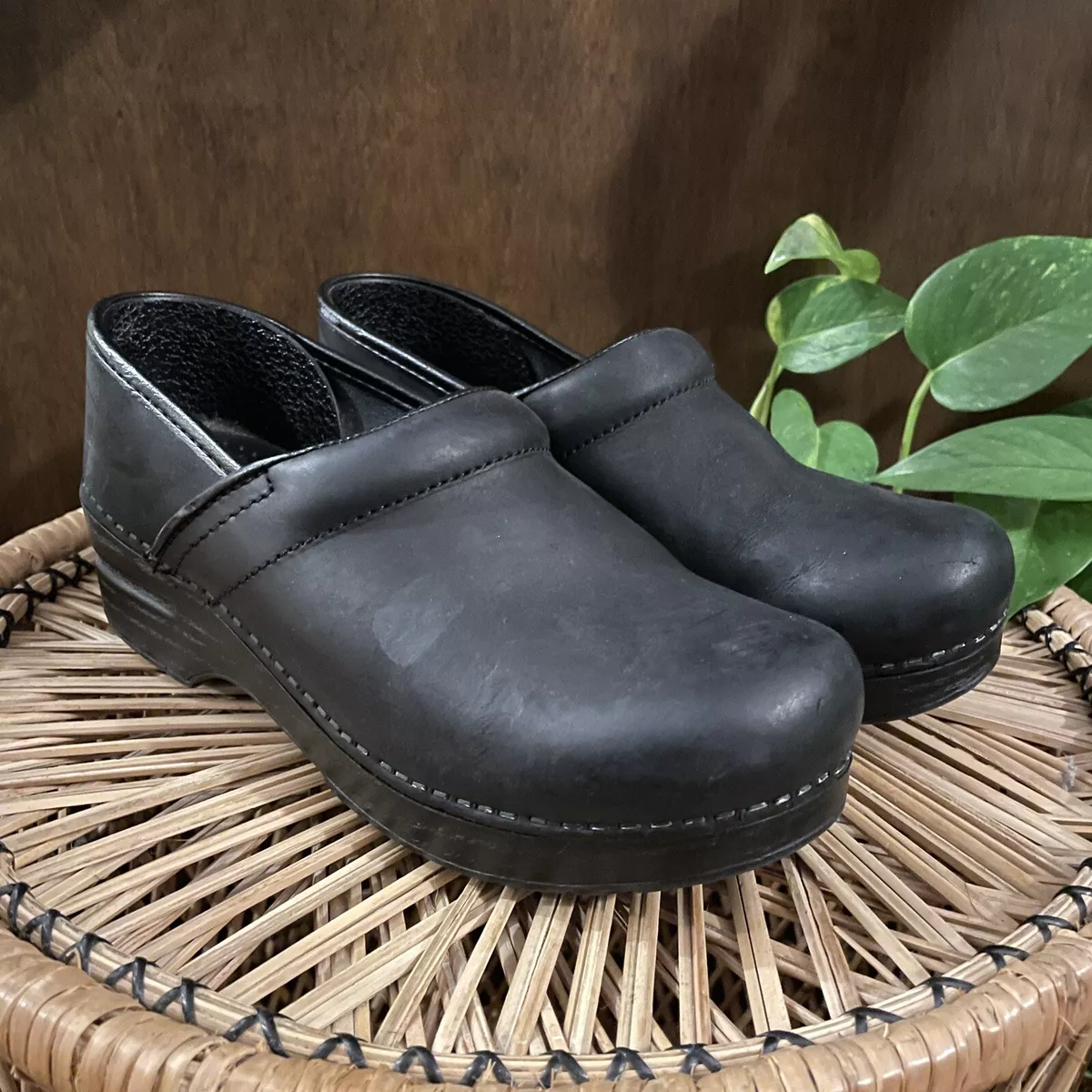 DANSKO Black Oiled Leather Professional Clogs Shoes Women's 38 ~ 7.5 - 8 DANSKO Black Oiled Leather Professional Clogs Shoes Women's 38 ~ 7.5 - 8