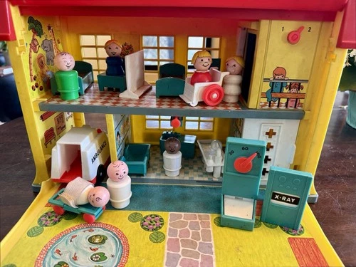 Vintage 1976 Little People Children's Hospital #931 Complete w/ Screen