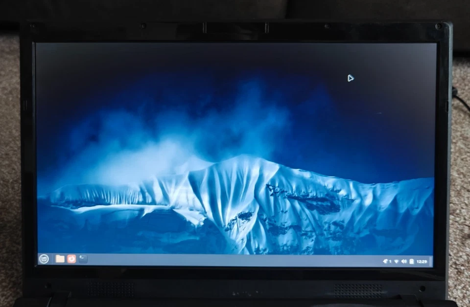 Clevo Stone W76TH 15.4'' 2.2GHz Laptop Linux 320GB HDD 2h Battery Cheap - Image 2 of 4