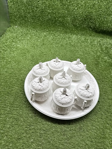 Mottahedeh Ceramic ~ Musee des Arts ~ Pots de Creme, Set of 7 With Tray Italy S4 - Afbeelding 1 van 7