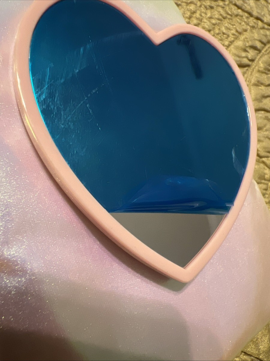 GUCCI Beauty PINK HEART SHAPED MIRROR WITH POUCH BRAND NEW