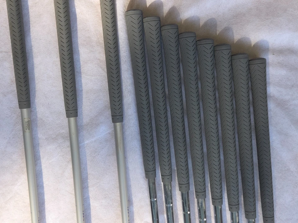 Wilson Power Source Midsize RH 1,3,5 Woods w/Graphite Shafts & 3-PW SS Iron Set - Image 2 of 4