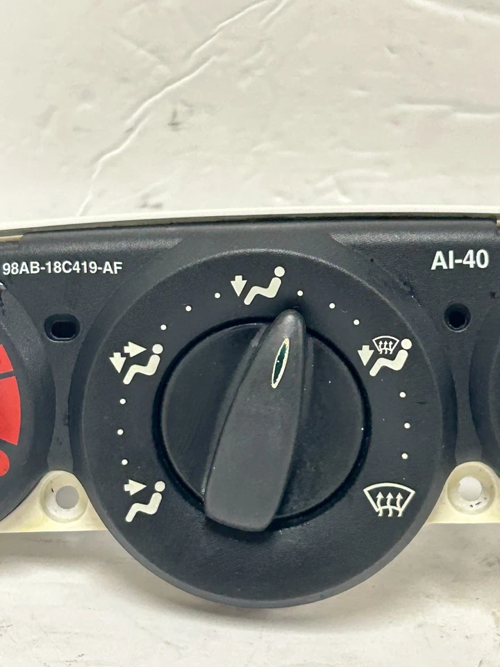 2000-2007 Ford Focus AC Climate Temperature Control Unit 98AB-18C419-AE (A45) - Image 3 of 4