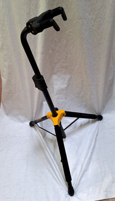 Hercules GS414B Plus Guitar Stand Auto Grip System Holder from storage Nice!