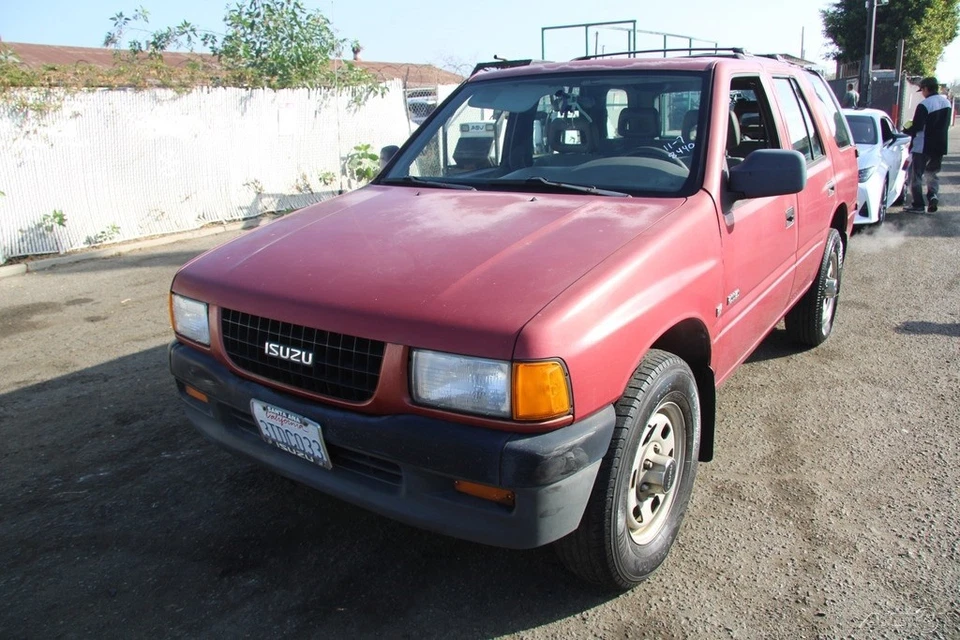 1996 Isuzu Rodeo  - Image 2 of 4