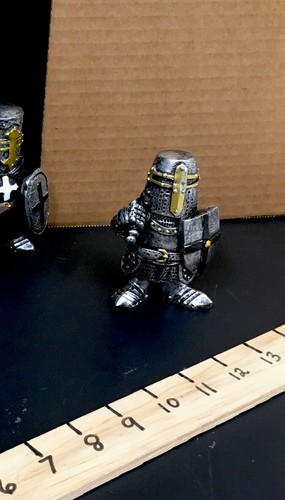 Knight Garden Gnomes Decorations Funny Medieval War Sculpture Army Guard (Read) - Picture 8 of 9