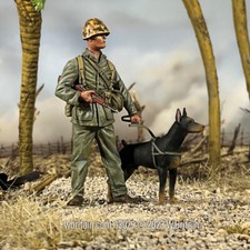 W.Britain 13029 U.S.M.C. Dog Handler with Dog, 1942-45 - Britains
