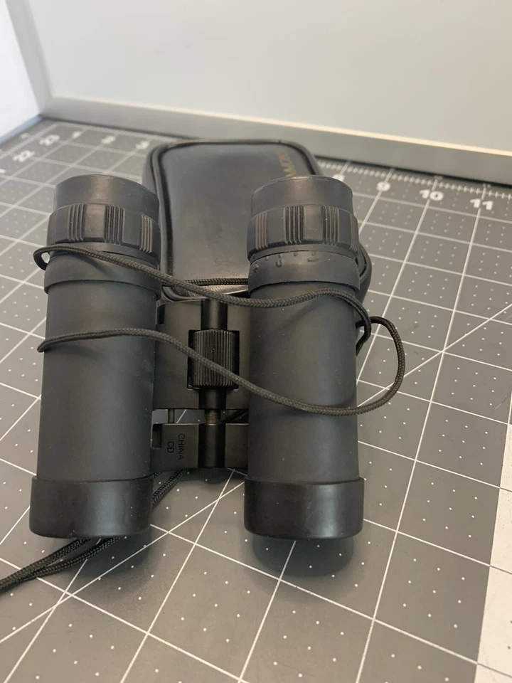 Simmons Compact Binoculars SCL Model 1156 8x21 Field of View 372 FT- 1,000 yards - Image 3 of 4