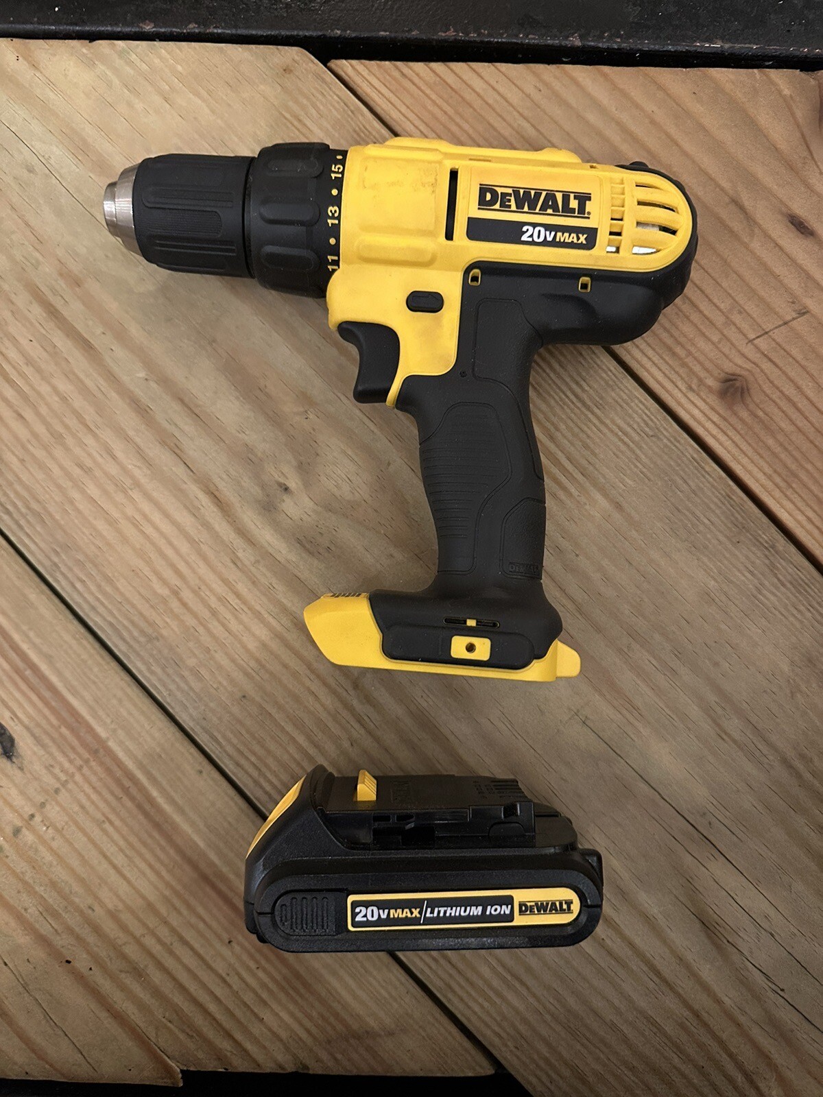 DEWALT 20V Cordless Drill Driver DCD777 eBay