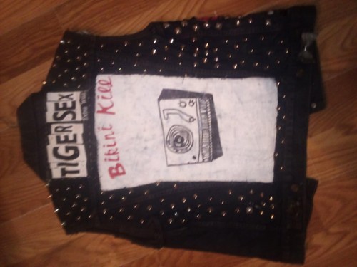 Halloween riot grrrl Punk Rockstar vest Studded patches handsewnEmo alterntive - Picture 3 of 4