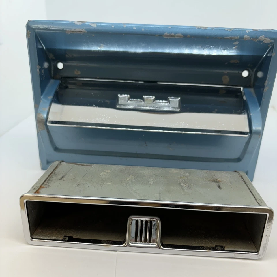 1965 Chrysler New Yorker Blue Bench Seat Back Ashtray Assembly 2080161 NOS. - Image 3 of 4