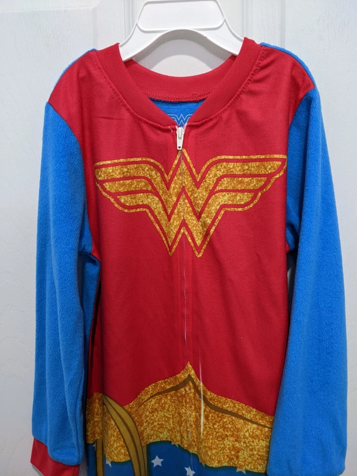 **NUEVO** DC Comics Wonder Woman Pijama para niñas, 1 pieza, talla XS (4/5) Foto 3 de 4