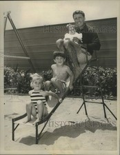 1959 Press Photo Peter Lawford and his 3 children at home in Santa Monica.
