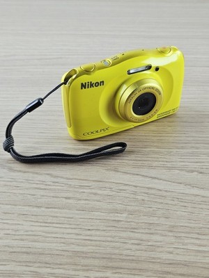 Nikon Coolpix S33 Kompaktkamera NUR MIT KABEL + AKKU VERKAUFT