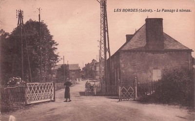 45* LES BORDES le crossing a level RL62,0092