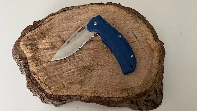 OZARK TRAIL Plain Blade Combination Serrated Linerlock Folding Pocket Knife BLUE - Image 3 of 4