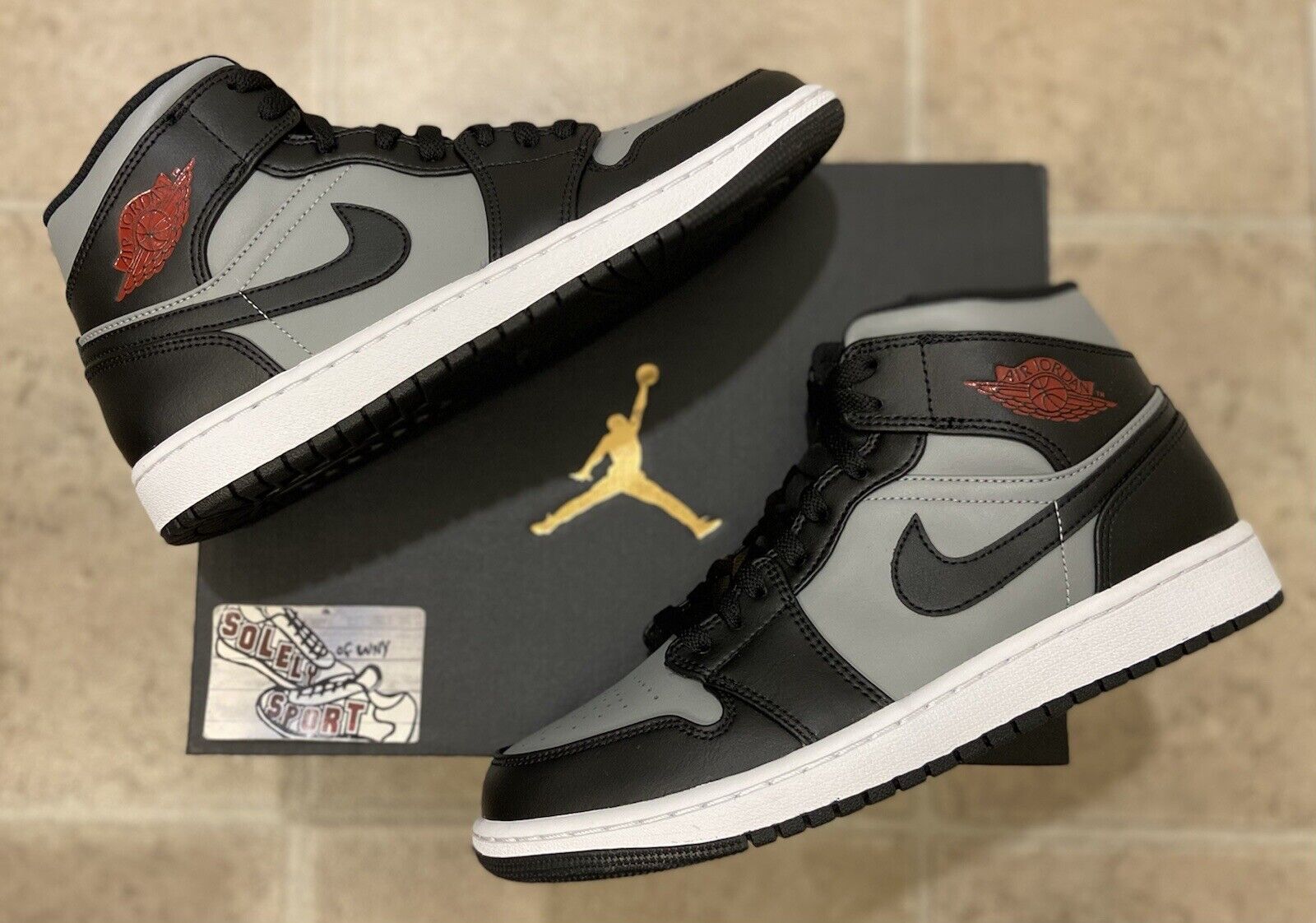 black jordan 1 retro