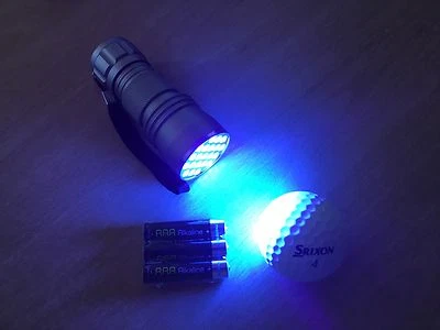 Titleist Bälle finden Sie Ihre eigenen Niederfrequenz Taschenlampe freie Batterien