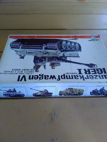 Bandai Tiger 1 tank model kit New no.8225-350 in 1/48 scale German army - Picture 4 of 7